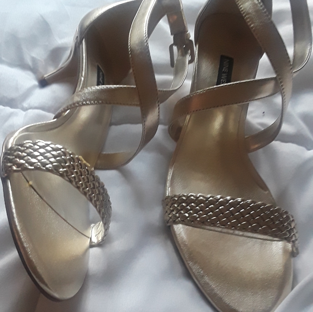 Nine West leather kitten heels